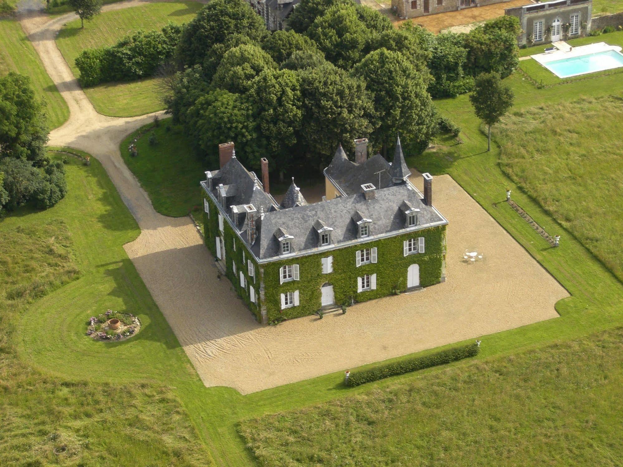 Château des Lutz Daon Extérieur photo