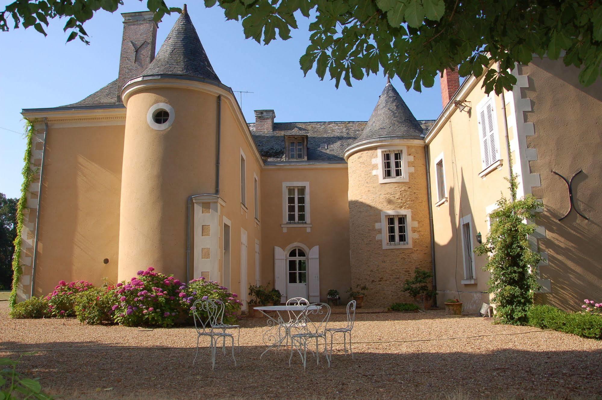 Château des Lutz Daon Extérieur photo